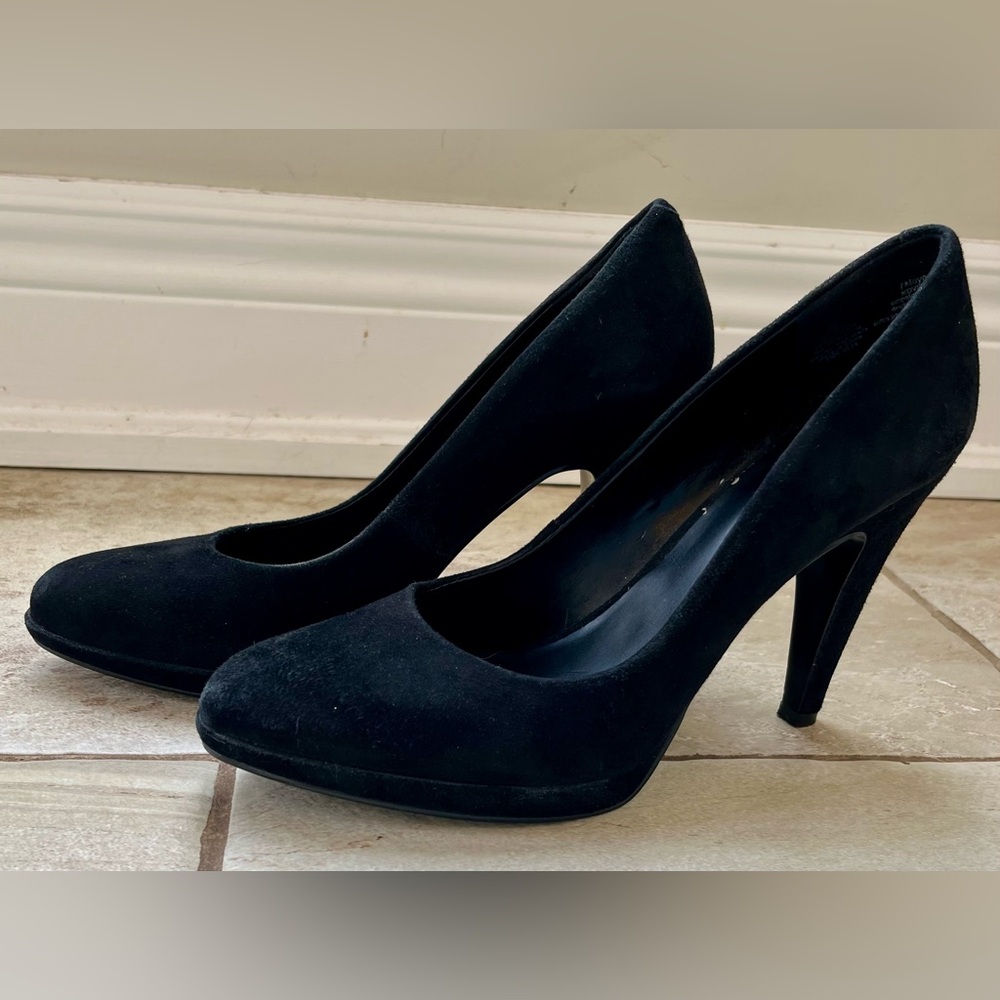 Nine West Black Suede Heels size 7
